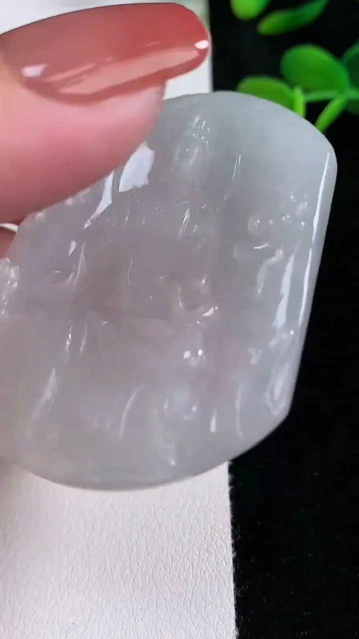 天然A货翡翠普贤菩萨吊坠，尺寸55.5-47.5-5.4，重量:32.90g
12月15日