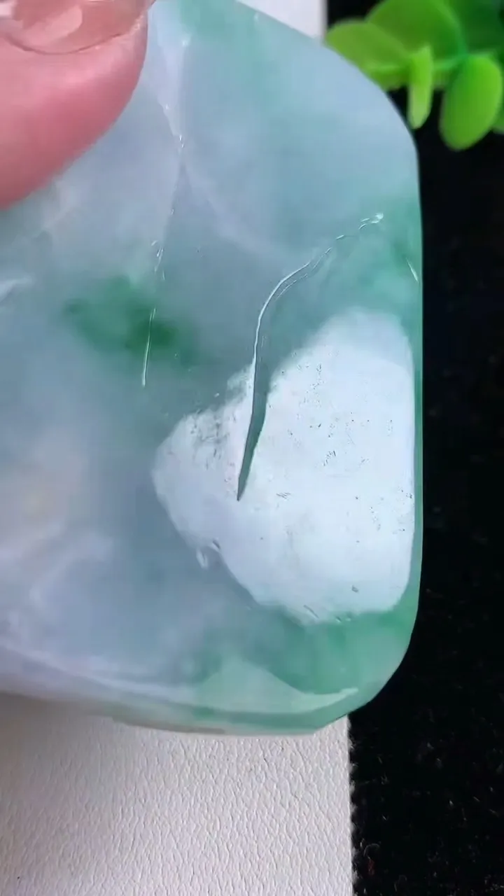 天然A货翡翠山水牌吊坠，尺寸70-45.6-13.5，重:96.33g
12月15日