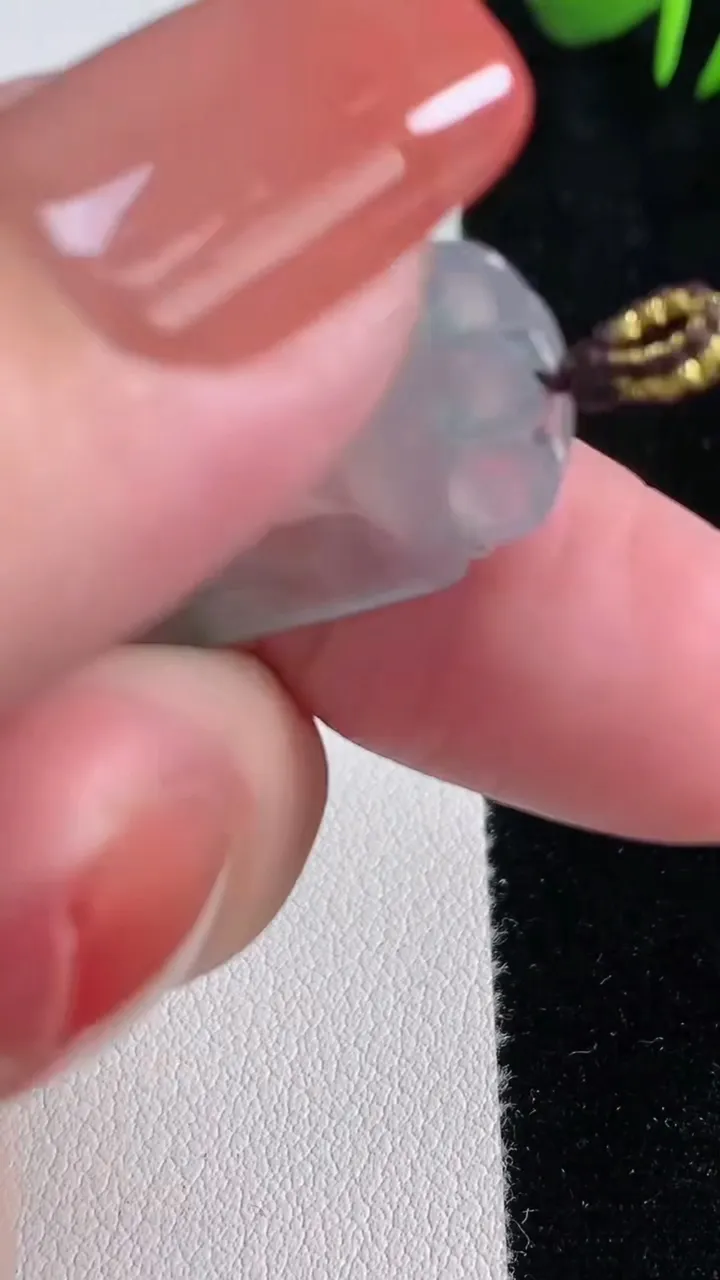 天然A货翡翠冰种飘花无事牌吊坠，尺寸373-20.7-4.4，重量:6.80g
12月15日