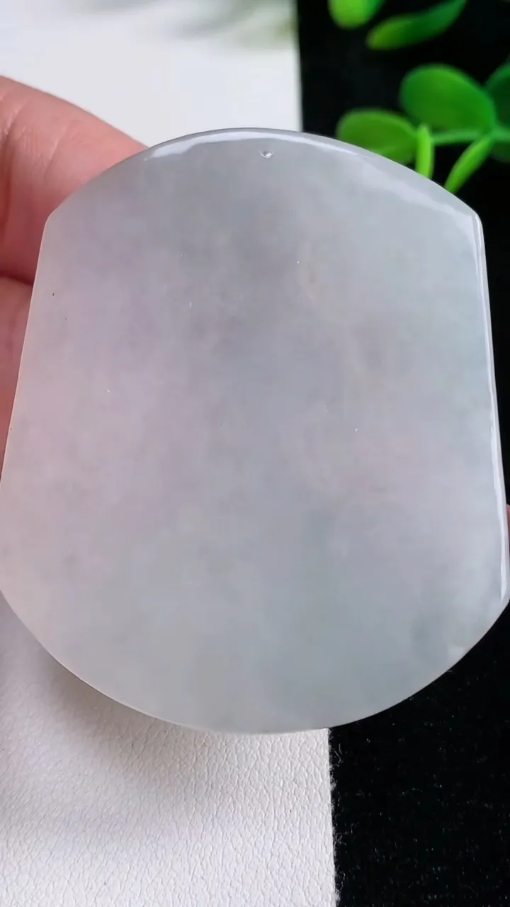 天然A货翡翠普贤菩萨吊坠，尺寸55.5-47.5-5.4，重量:32.90g
12月15日