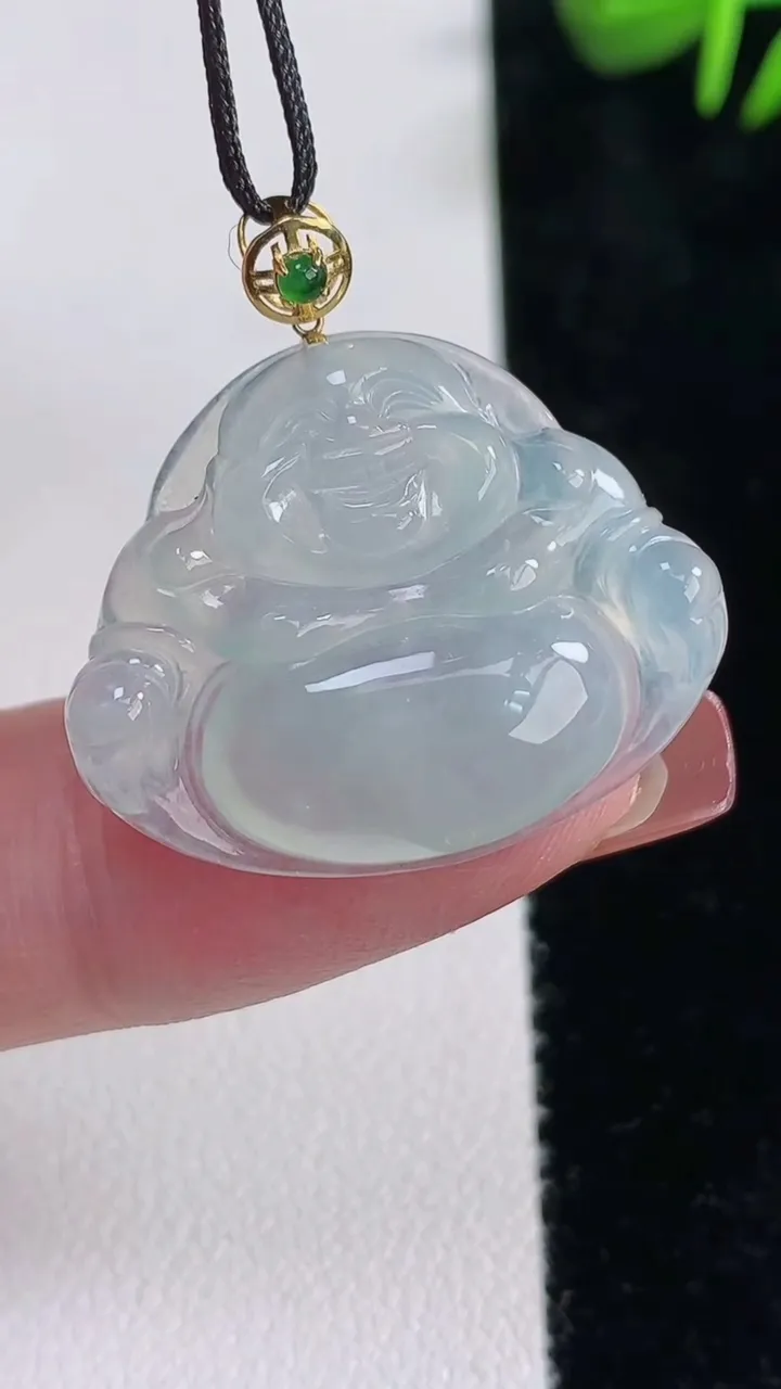 天然A货翡翠种白冰佛公吊坠，尺寸22-27.2-5，重量:4.74g
12月15日