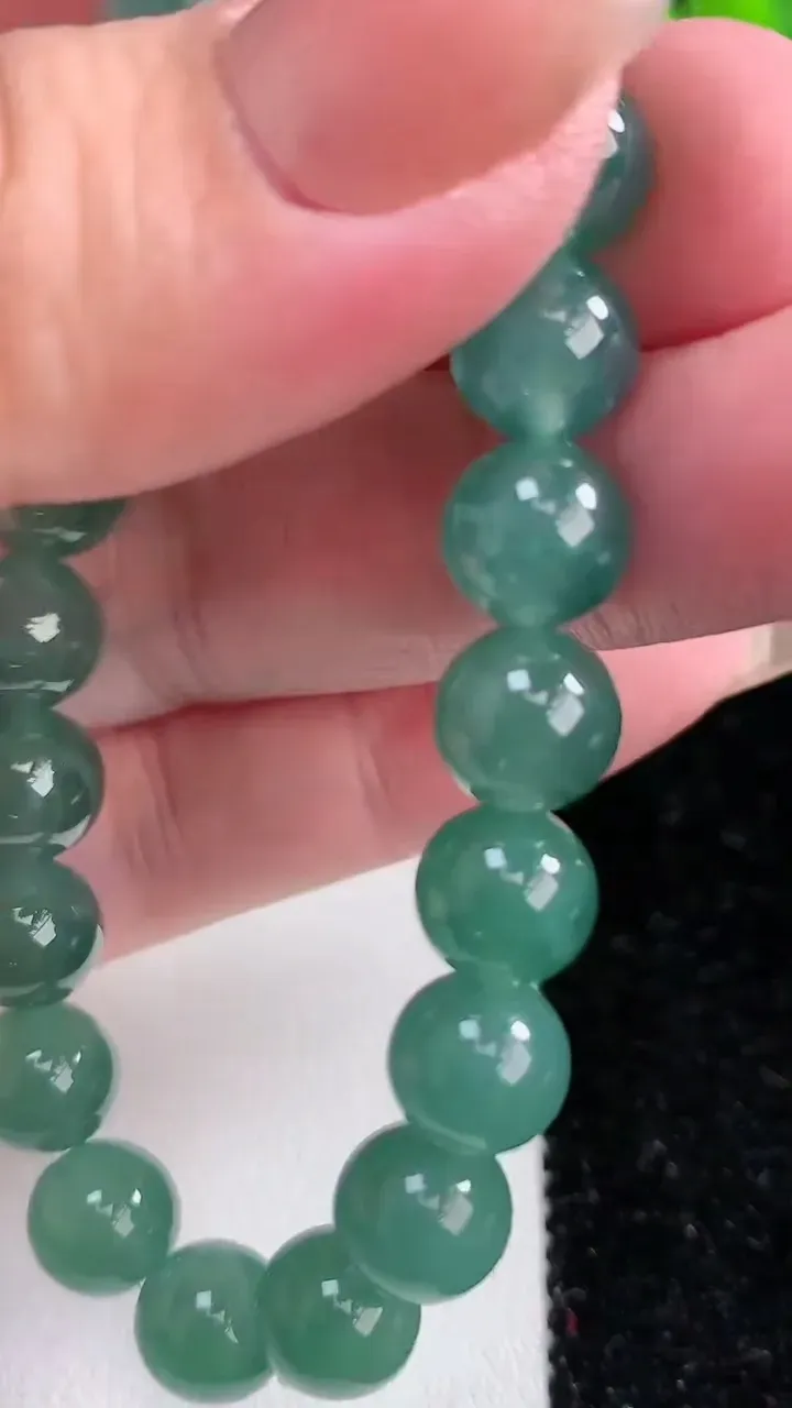 天然A货翡翠圆珠手串，尺寸8.8-21颗，重:24.38g12月15日
工厂直销收藏佳品,种好水足，色泽均匀，有种有色，上手高大气！