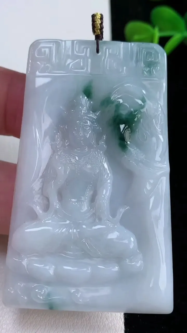 天然A货翡翠飘花普贤菩萨吊坠，尺寸64.2-39.3-5.3，重量:34.68g
12月15日