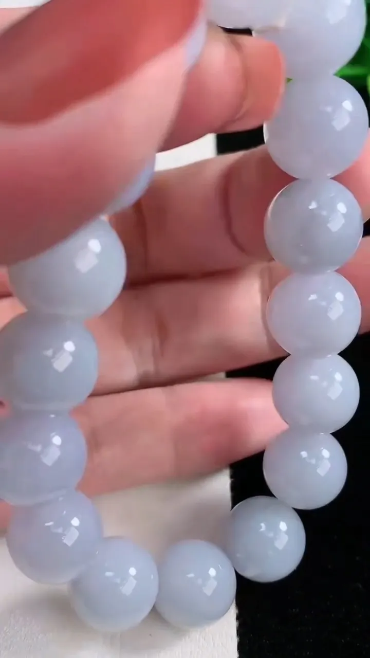 天然A货翡翠紫罗兰圆珠手串，尺寸12.2-16颗，重量:54.43g12月16日
工厂直销收藏佳品,种好水足，色泽均匀，有种有色，上手高大气！