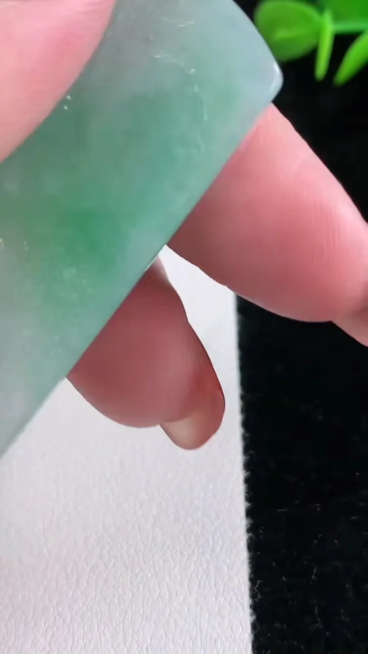 天然A货翡翠山水牌吊坠，尺寸50-29.4-3.7，重量:13.66g
12月16日