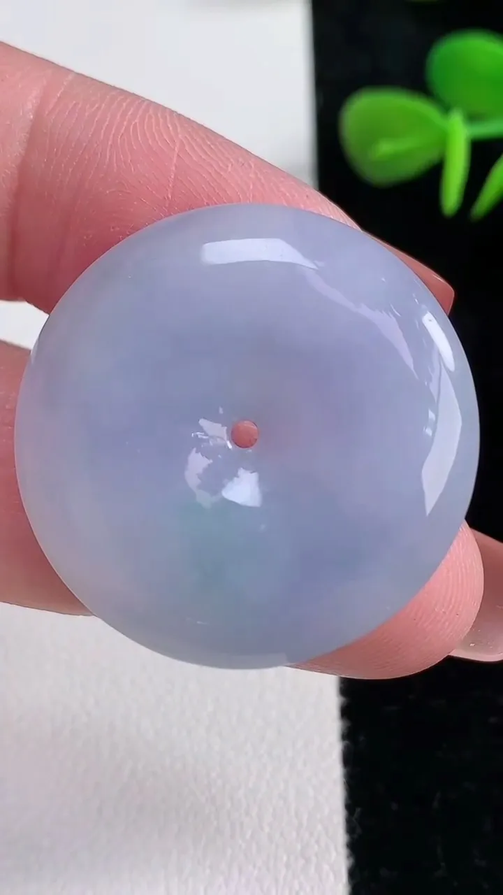 天然A货翡翠紫罗兰平安扣吊坠，尺寸30.6-5.2，重量:10.18g
12月16日