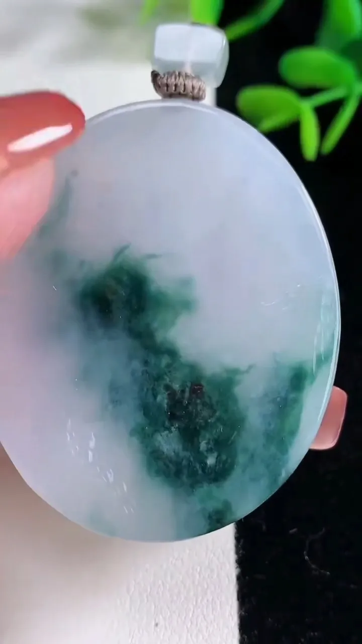 天然A货翡翠牌吊坠，尺寸50.8-42-5.5，重量:30.38g
12月16日