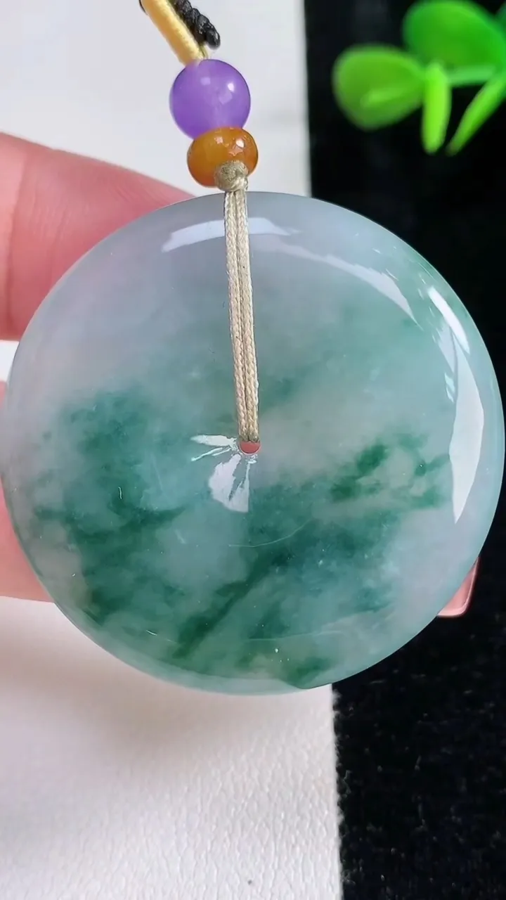 天然A货翡翠飘花平安扣吊坠，尺寸39.8-6，重量:21.96g
12月16日