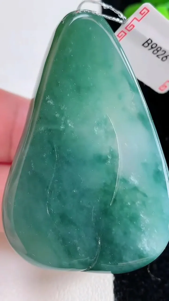 天然A货翡翠飘花观音头吊坠，尺寸56.5-37-12，重量:46.39g
12月16日