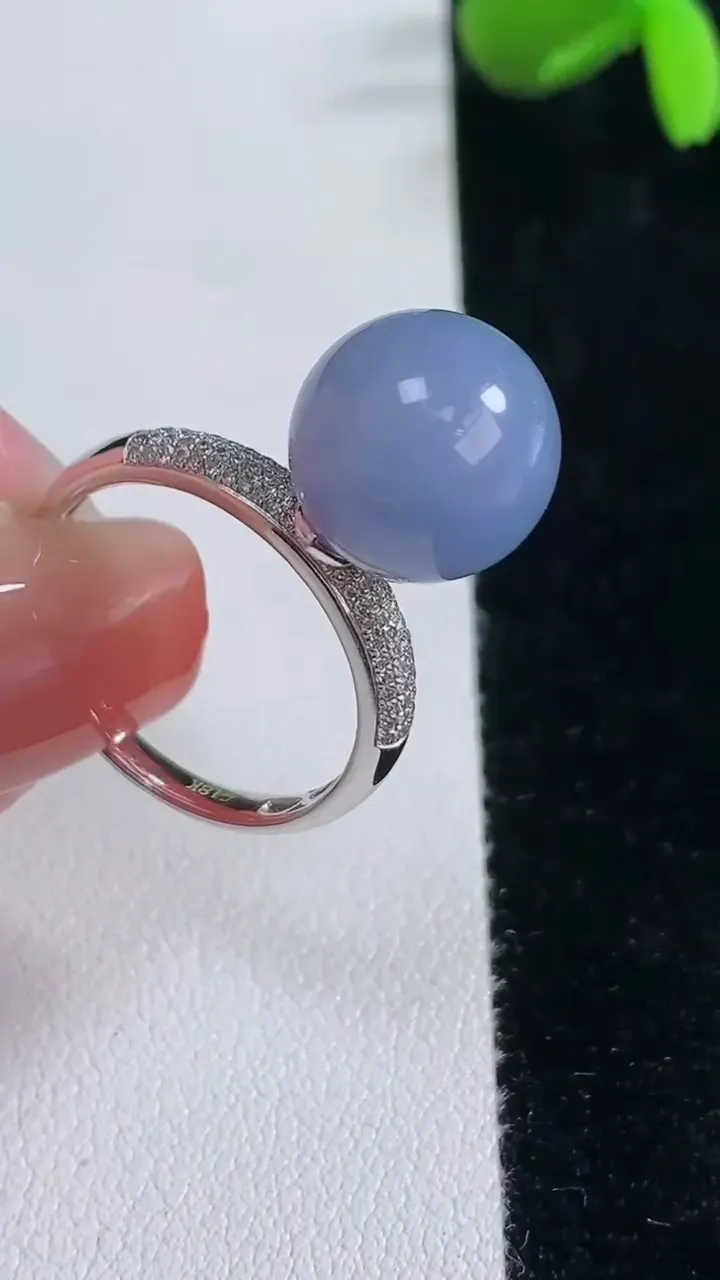 天然A货翡翠18K金紫罗兰圆珠戒指，尺寸18.4-11.7，重量:6.05g2025年12月16日
工厂直销收藏佳品,种好水足，色泽均匀，有种有色，上手高大气！