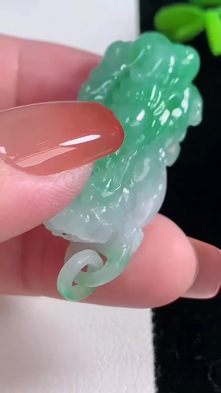 天然A货翡翠貔貅吊坠，尺寸40-15.3-15.2，重量:18.47g
12月16日