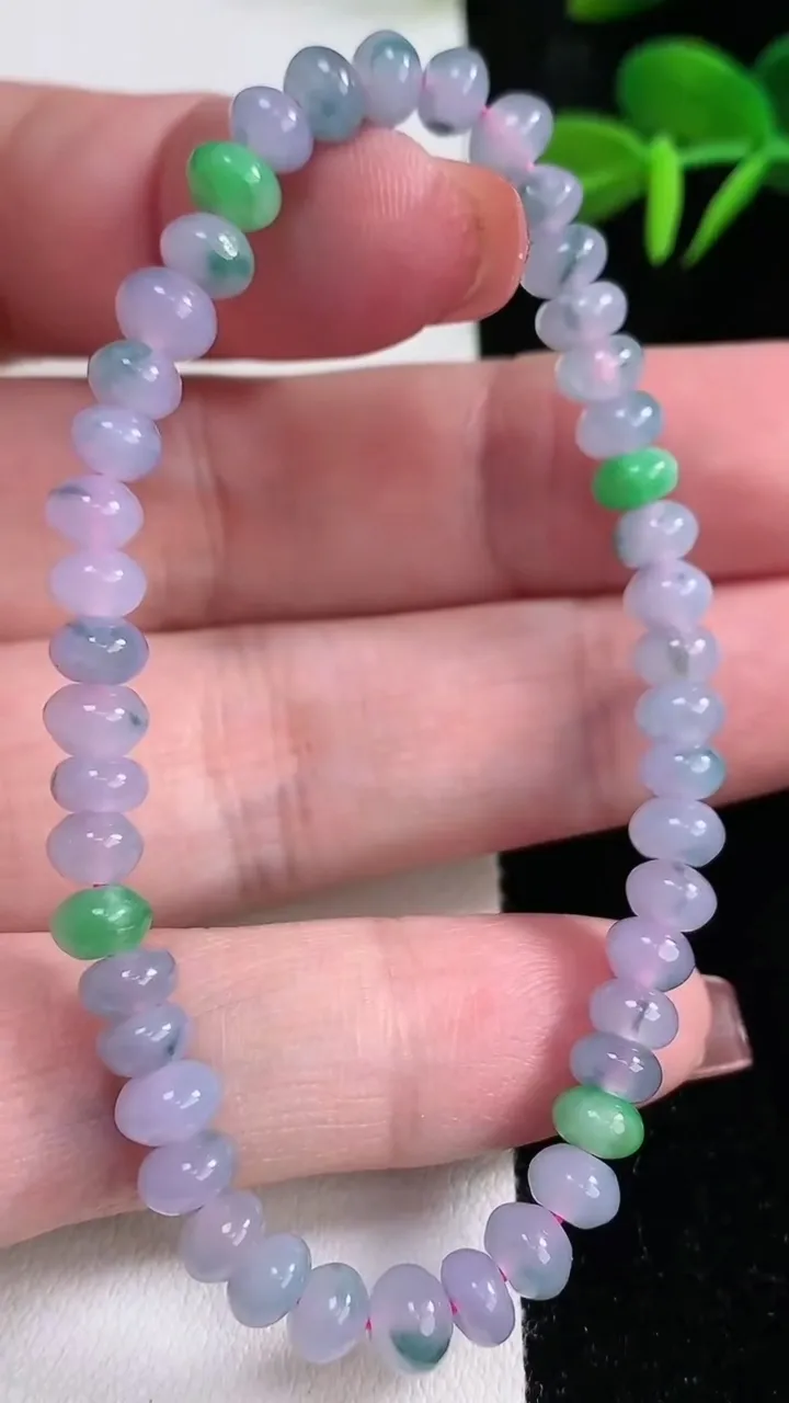 天然A货翡翠双彩紫罗兰算盘珠手串，尺寸5.6-3.3-45颗，重量:10.06g12月16日
工厂直销收藏佳品,种好水足，色泽均匀，有种有色，上手高大气！