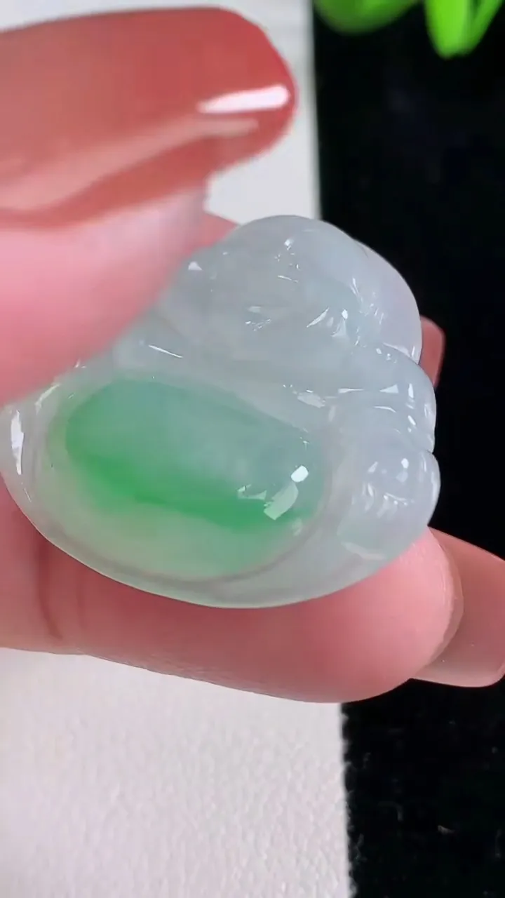 天然A货翡翠佛公吊坠，尺寸28.6-32.5-5.6，重量:8.32g
12月16日