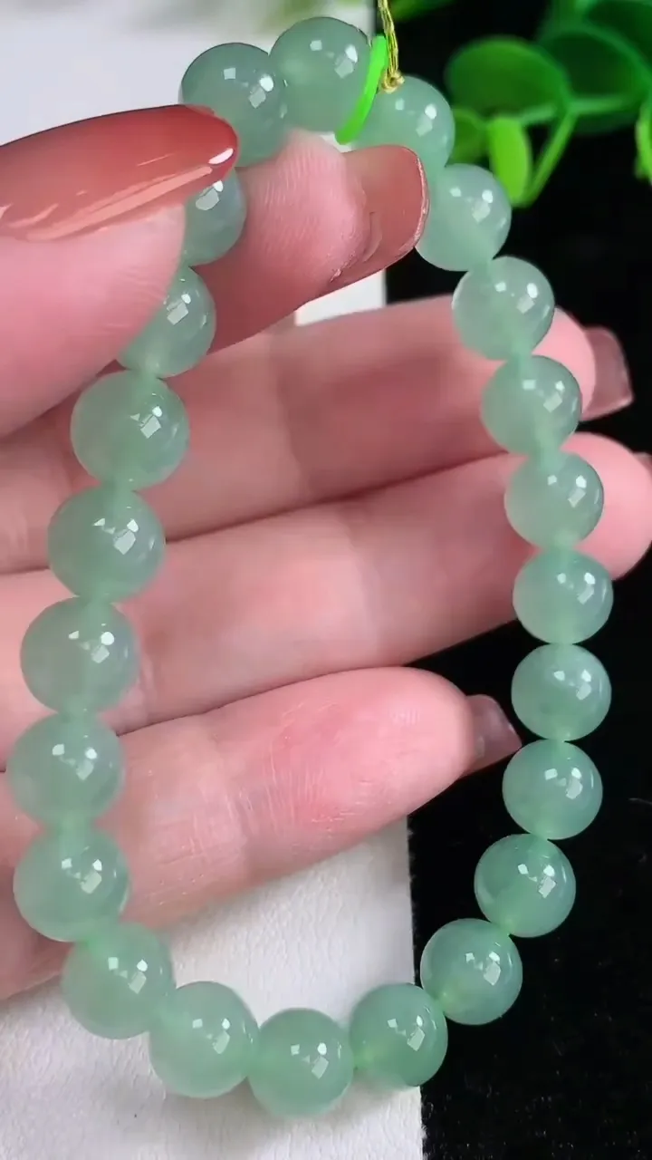 天然A货翡翠圆珠手串，尺寸8-23颗，重量:20.94g12月16日
工厂直销收藏佳品,种好水足，色泽均匀，有种有色，上手高大气！