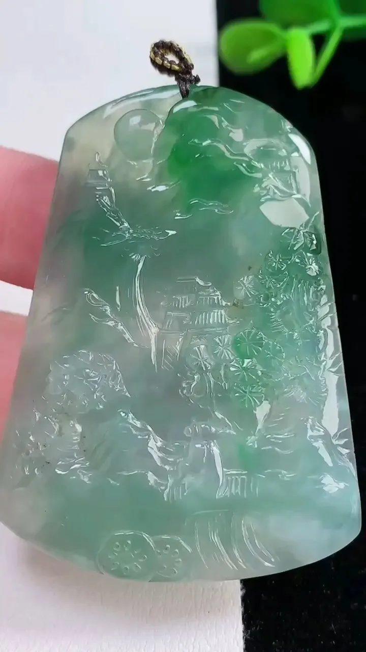 天然A货翡翠山水牌吊坠，尺寸57.8-43.3-6，重量:34.30g
12月16日