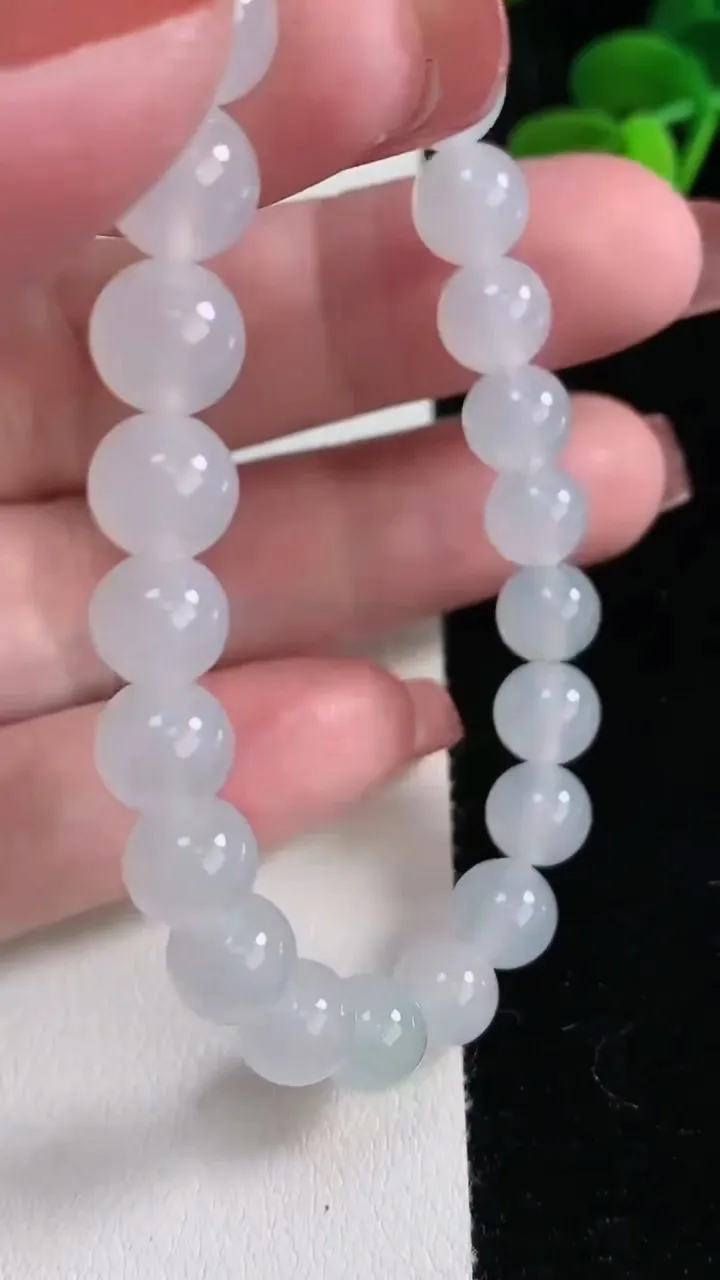 天然A货翡翠种飘花圆珠手串，尺寸8-24颗，重量:21.14g12月16日
工厂直销收藏佳品,种好水足，色泽均匀，有种有色，上手高大气！