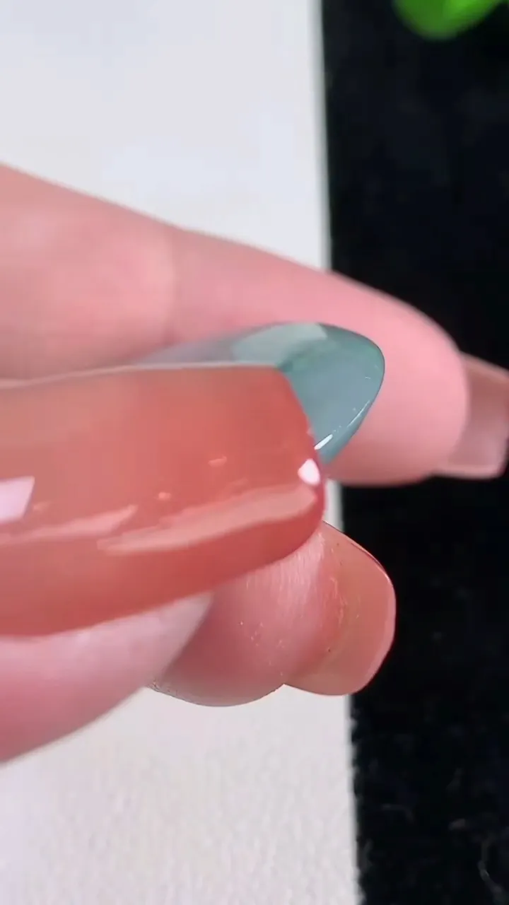 天然A货翡翠冰种飘花平安扣吊坠，尺寸32-4.8，重量:11.65g
12月16日