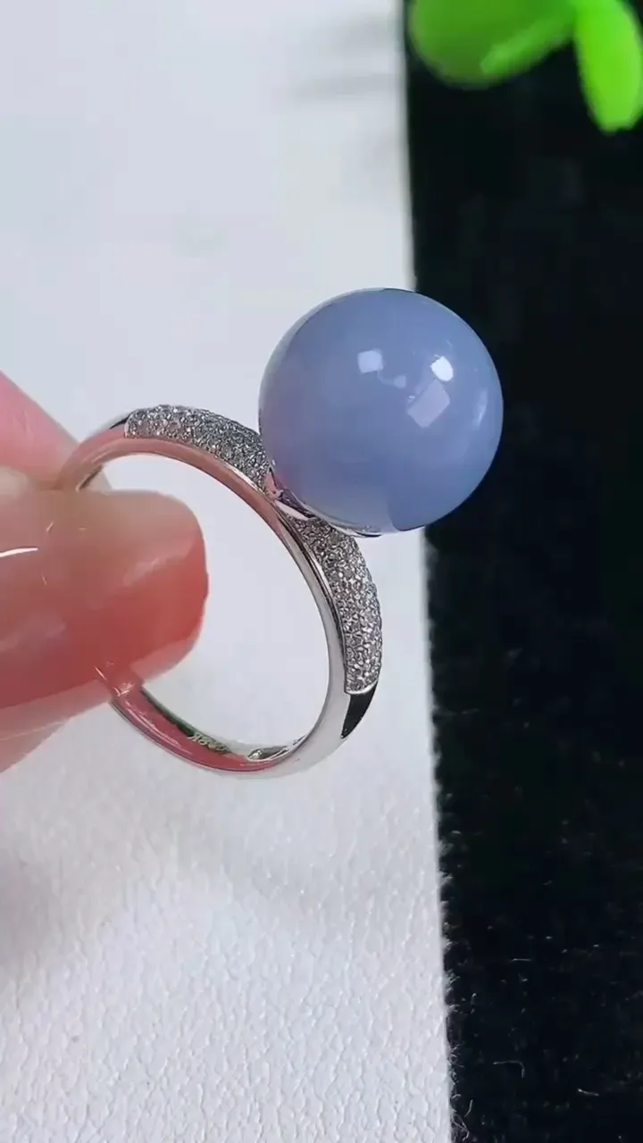 天然A货翡翠18K金紫罗兰圆珠戒指，尺寸18.4-11.7，重量:6.05g2025年12月16日
