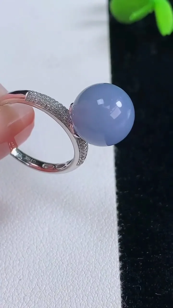 天然A货翡翠18K金紫罗兰圆珠戒指，尺寸18.4-11.7，重量:6.05g2025年12月16日
