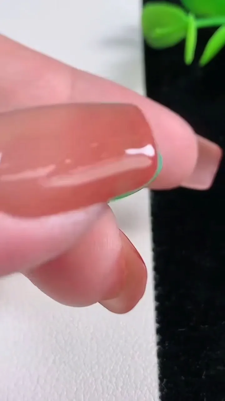 天然A货翡翠平安扣吊坠，尺寸27.6-5.6，重量:9.19g
12月16日