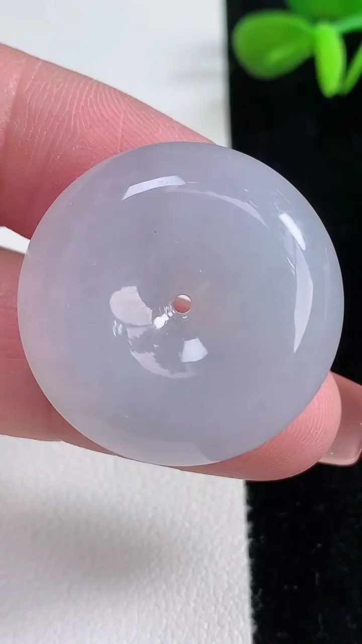 天然A货翡翠紫罗兰平安扣吊坠，尺寸29-8.6，重量:14.97g
12月16日