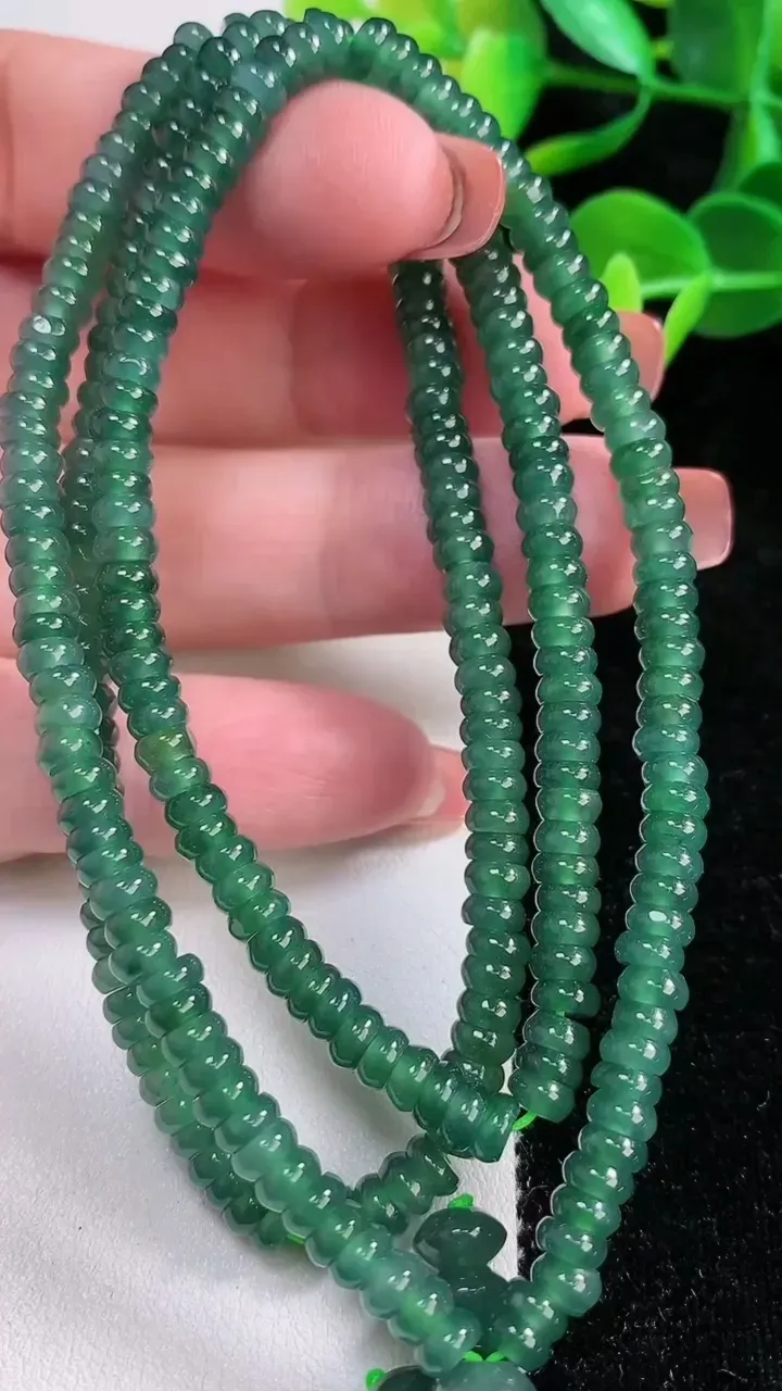 天然A货翡翠算盘珠项链，尺寸4.8，重:33.22g12月16日
工厂直销收藏佳品,种好水足，色泽均