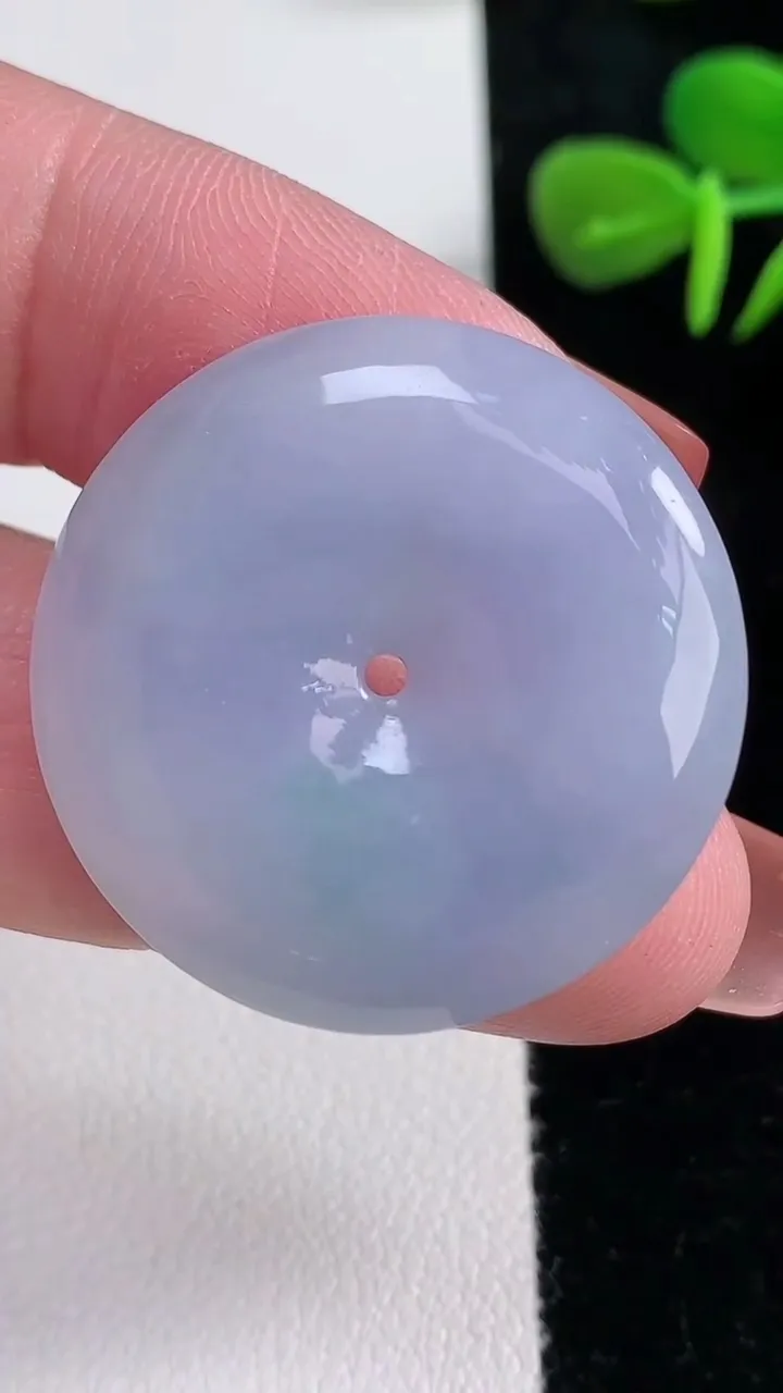 天然A货翡翠紫罗兰平安扣吊坠，尺寸30.6-5.2，重量:10.18g
12月16日