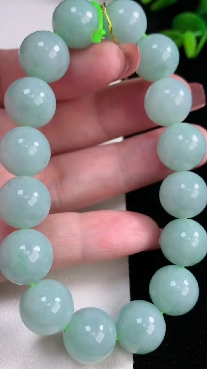 天然A货翡翠圆珠手串，尺寸13-16颗，重量:61.58g12月16日
工厂直销收藏佳品,种好水足，