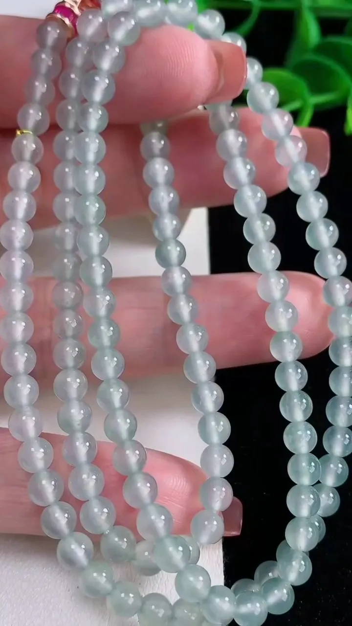 天然A货翡翠圆珠项链，尺寸5-128颗，重量:30.44g
12月16日