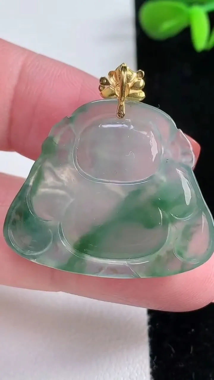 天然A货翡翠财神爷吊坠，尺寸27.2-32.2-5.4，重量:7.63g
12月16日