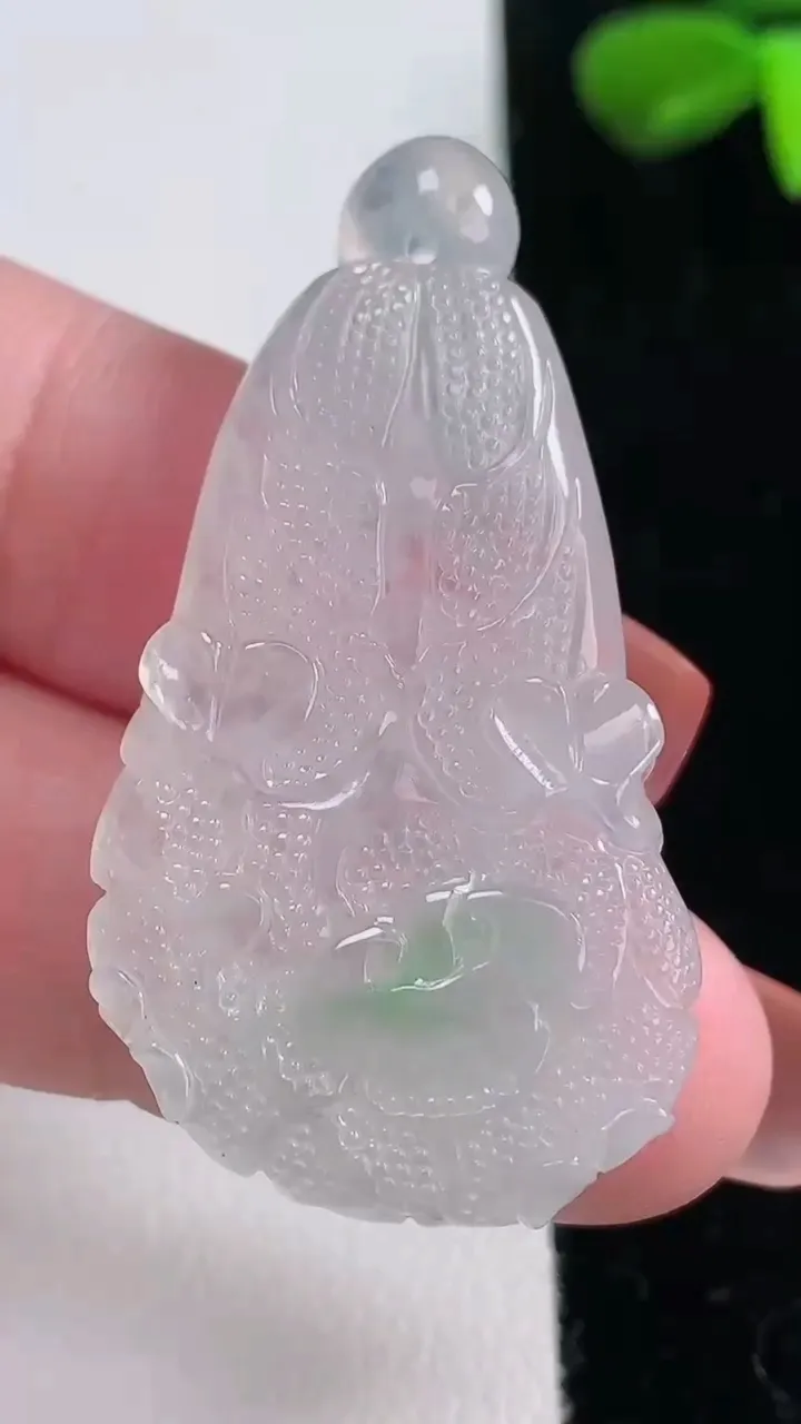 天然A货翡翠白菜吊坠，尺寸43.3-24.2-6，重量:11.12g
12月16日