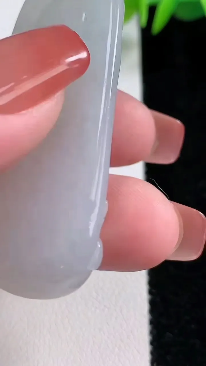 天然A货翡翠龙马精神吊坠，尺寸56-26-11.6，重:23.61g
12月16日