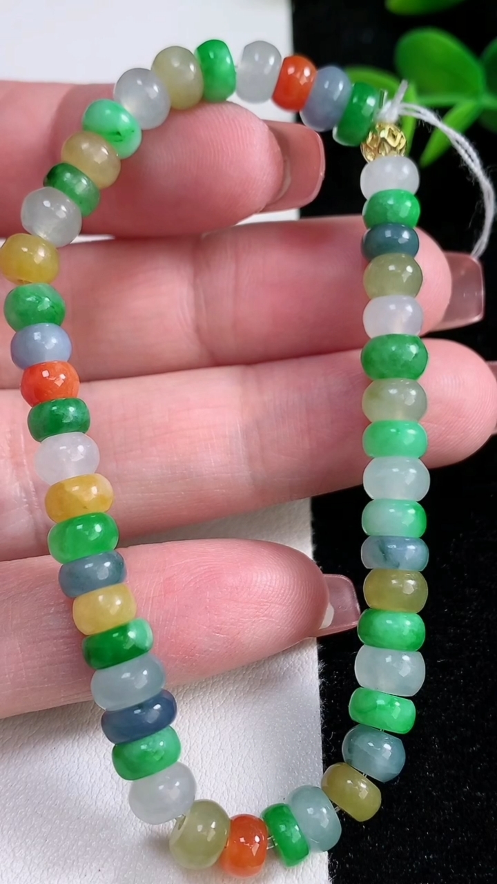 天然A货翡翠四彩算盘珠手串，尺寸6.4-4.3-47颗，重量:15.30g12月16日
工厂直销收藏佳品,种好水足，色泽均匀，有种有色，上手高大气！