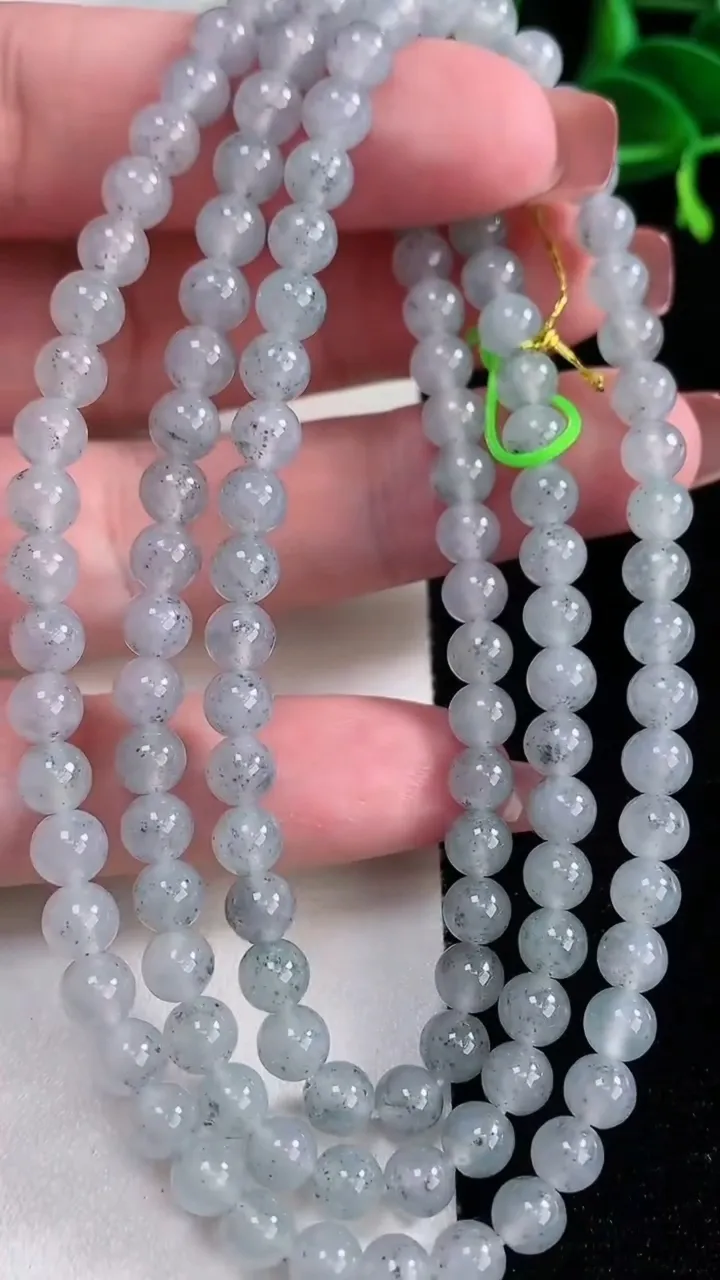天然A货翡翠种乌鸡种圆珠项链，尺寸5.3-136颗，重量:34.68g
12月16日