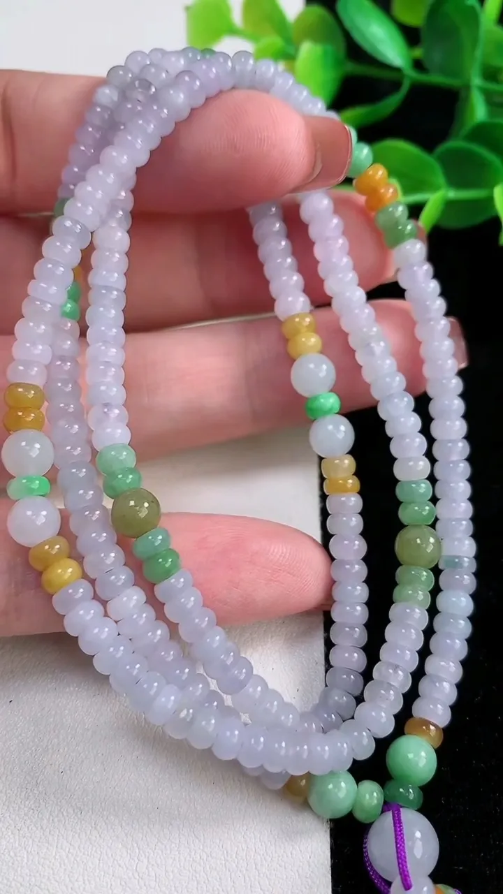 天然A货翡翠三彩算盘珠项链，尺寸4.5-233颗，重:31.04g12月16日
工厂直销收藏佳品,种好水足，色泽均匀，有种有色，上手高大气！
