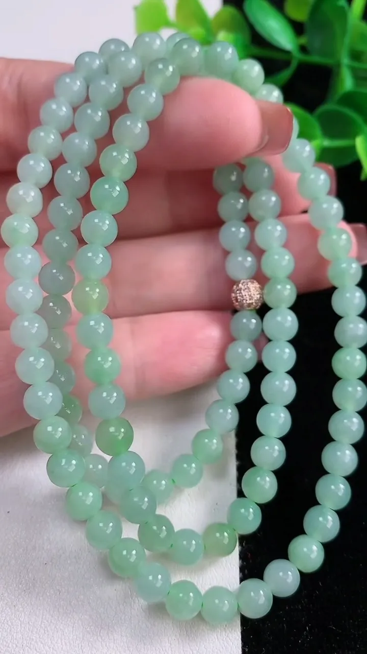 天然A货翡翠圆珠项链，尺寸6-108颗，重:37.44g
12月16日