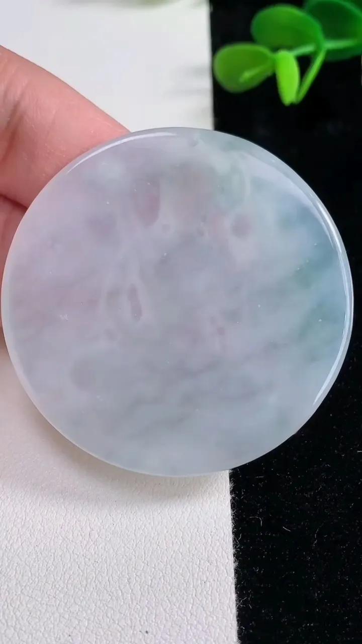 天然A货翡翠虚空藏菩萨吊坠，尺寸50.3-5.2，重量:28.83g
12月16日