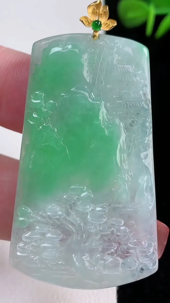 天然A货翡翠山水牌吊坠，尺寸50-29.4-3.7，重量:13.66g
12月16日