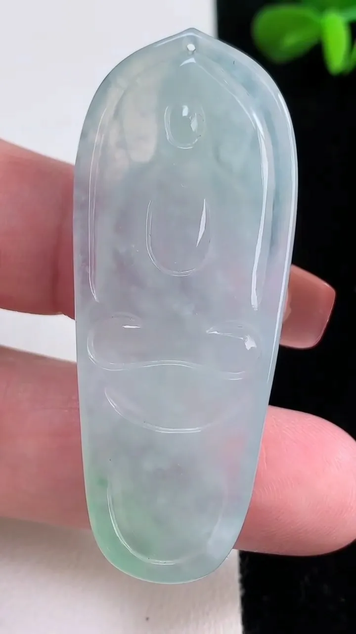 天然A货翡翠阿弥陀佛吊坠，尺寸56-22.7-5.6，重量:14.57g
12月16日