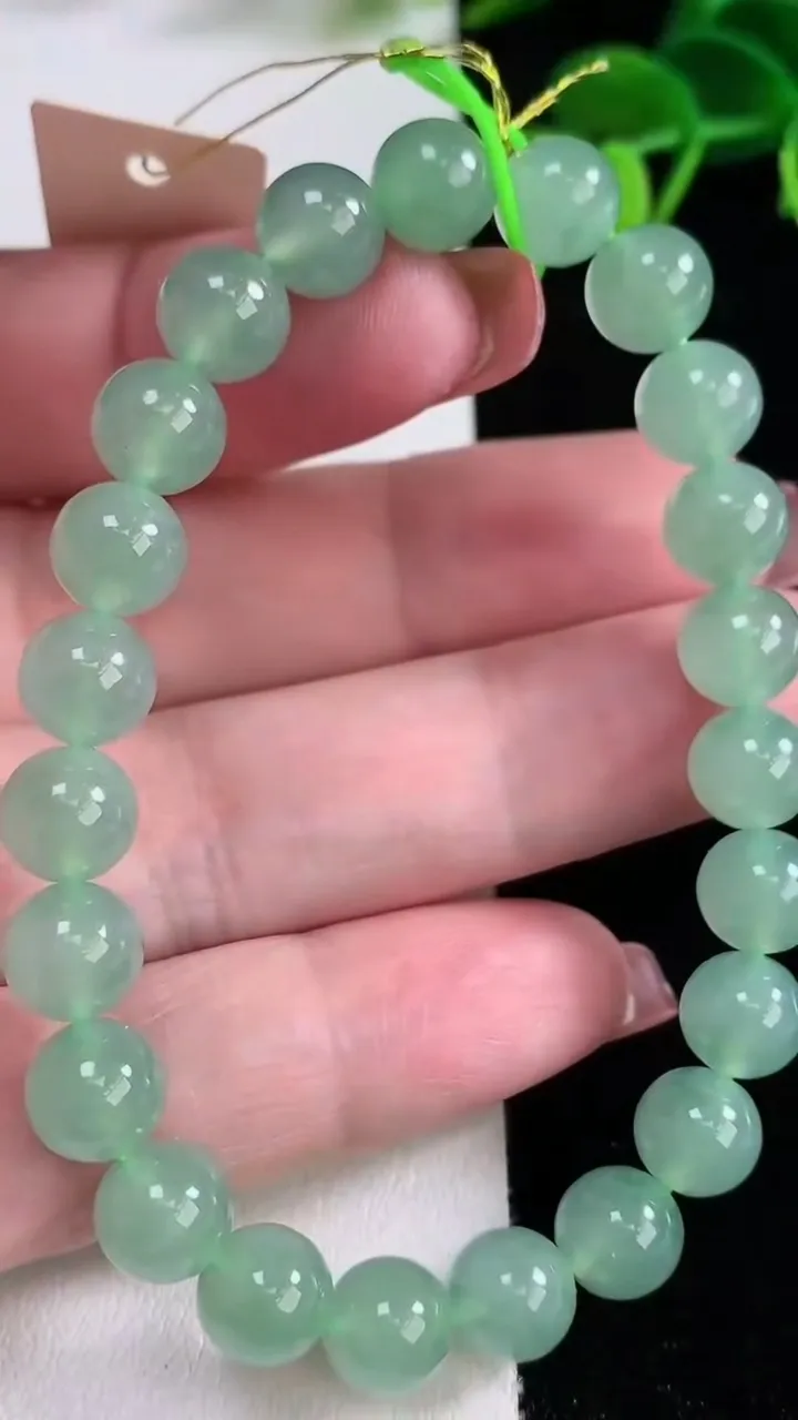 天然A货翡翠圆珠手串，尺寸8-23颗，重量:20.94g12月16日
工厂直销收藏佳品,种好水足，色泽均匀，有种有色，上手高大气！