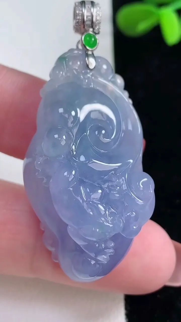 天然A货翡翠18K金紫罗兰金蟾吊坠，尺寸41.8-24.7-16.3，重量:21.05g
12月16