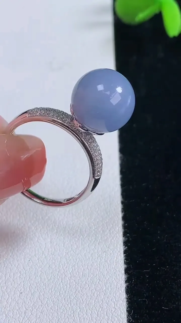 天然A货翡翠18K金紫罗兰圆珠戒指，尺寸18.4-11.7，重量:6.05g2025年12月16日
工厂直销收藏佳品,种好水足，色泽均匀，有种有色，上手高大气！