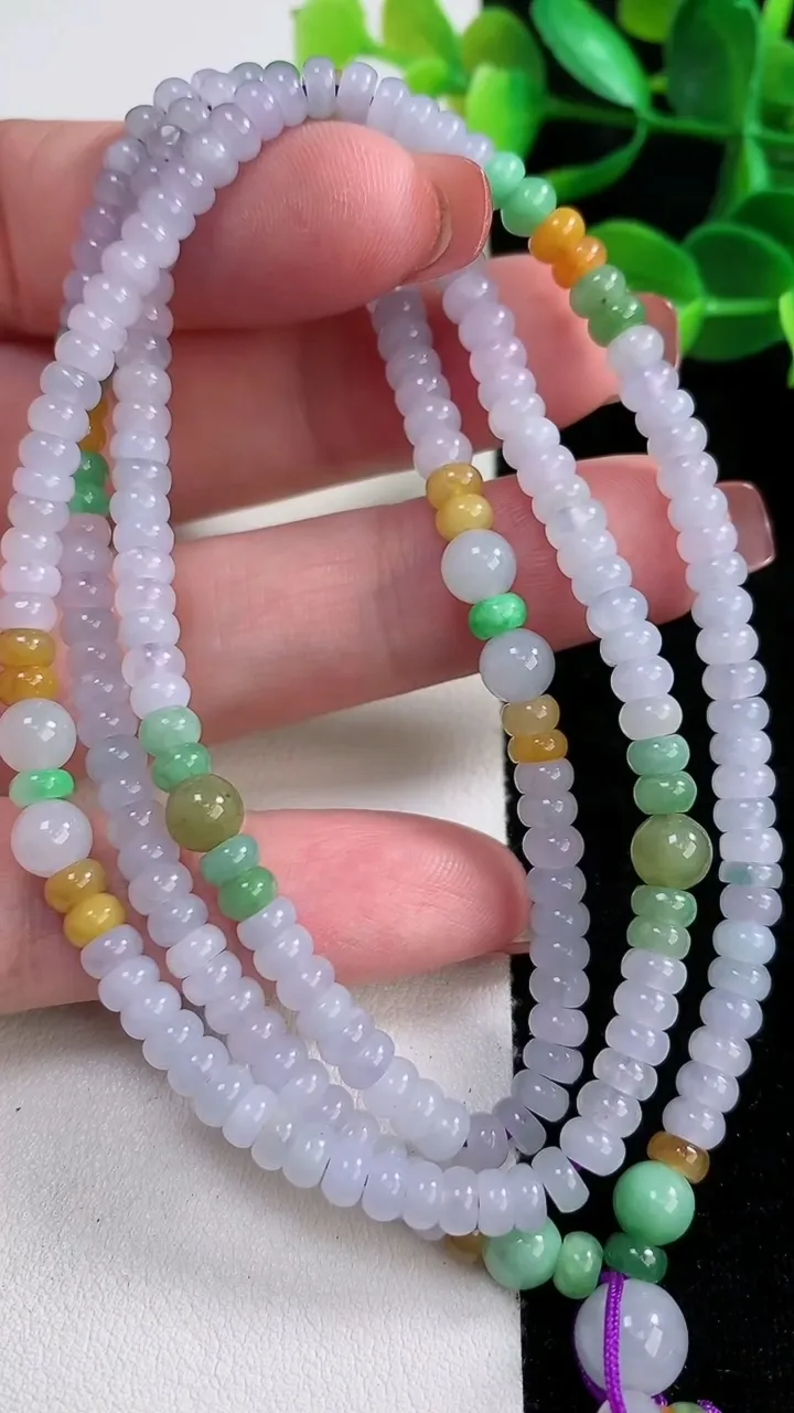 天然A货翡翠三彩算盘珠项链，尺寸4.5-233颗，重:31.04g12月16日
工厂直销收藏佳品,种