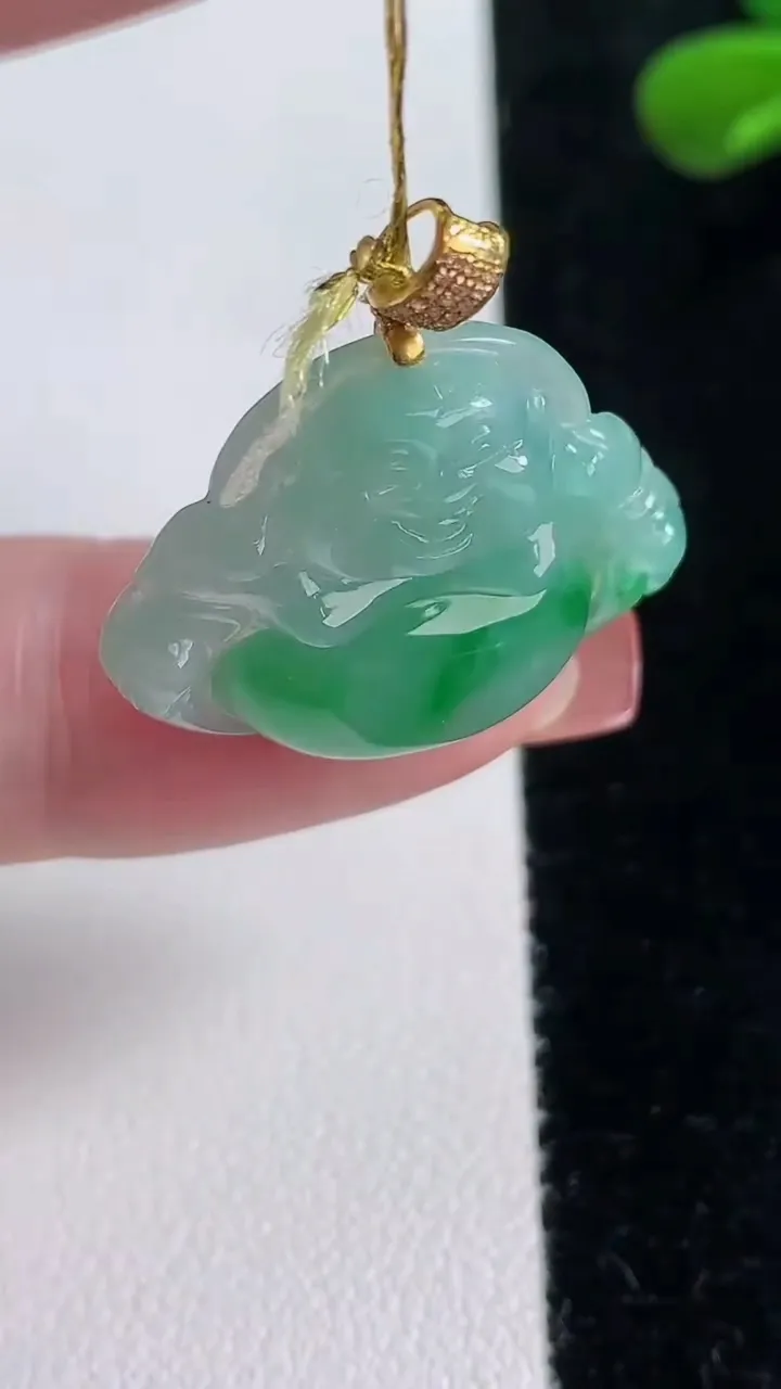 天然A货翡翠佛公吊坠，尺寸21.8-25.7-5.4，重量:4.94g
12月16日