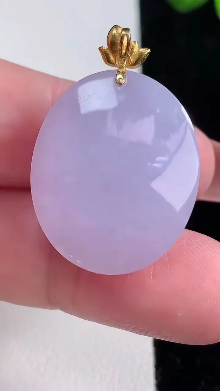 天然A货翡翠18K金紫罗兰蛋面吊坠，尺寸26.2-21.6-10.3，重量:10.17g
12月16日