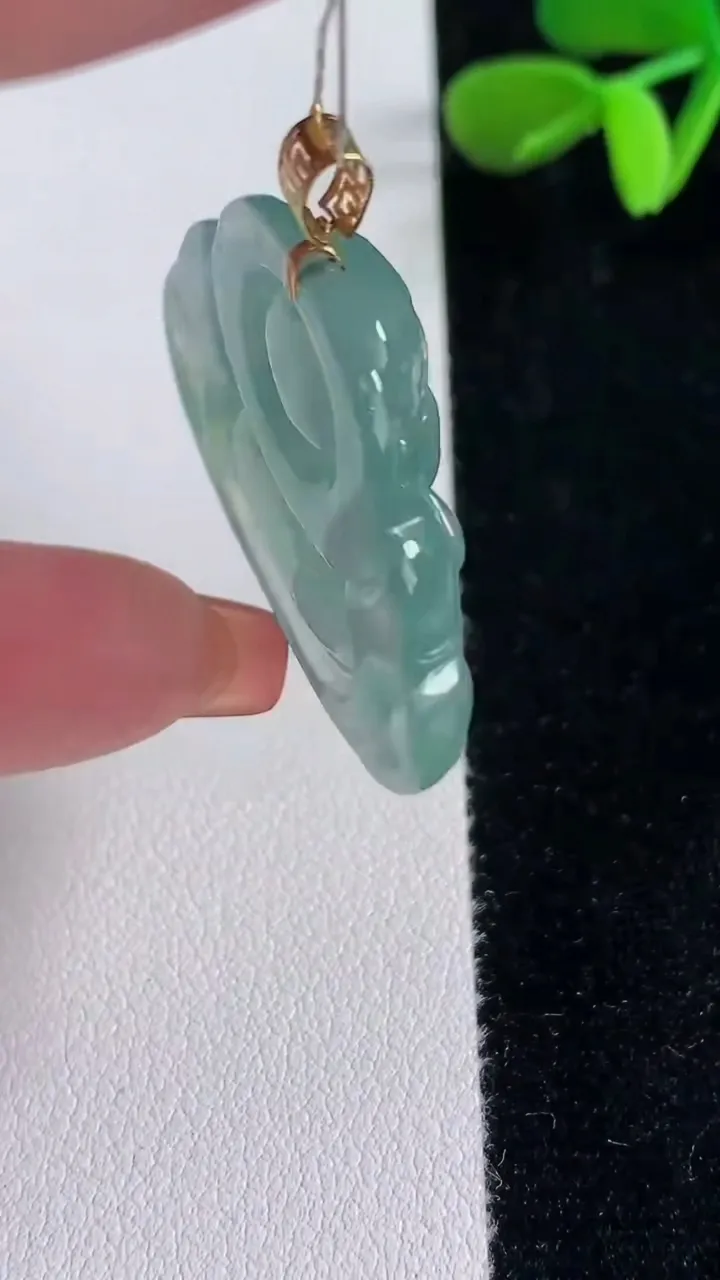 天然A货翡翠佛公吊坠，尺寸27.5-37-6.8，重量:11.43g
12月16日