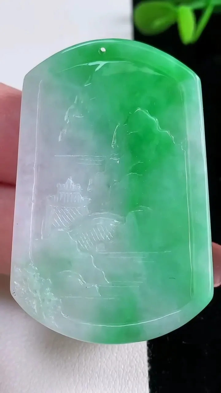 天然A货翡翠山水牌吊坠，尺寸52.5-35-5.5，重量:20.89g
12月16日