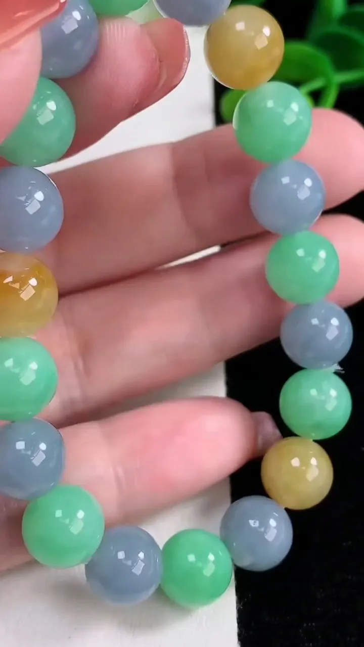 天然A货翡翠三彩圆珠手串，尺寸10-19颗，重量:32.41g12月16日
工厂直销收藏佳品,种好水足，色泽均匀，有种有色，上手高大气！
