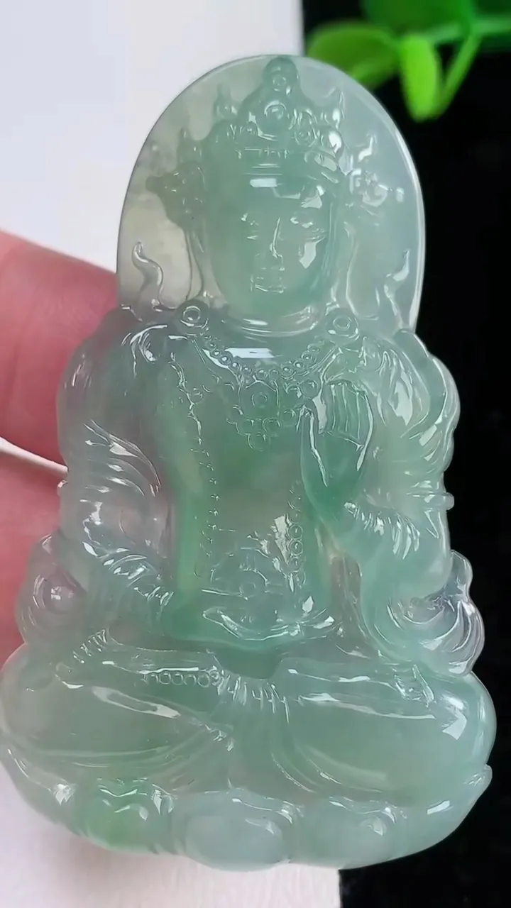 天然A货翡翠度母观音吊坠，尺寸622-38.5-6.2，重量:24.03g
12月16日