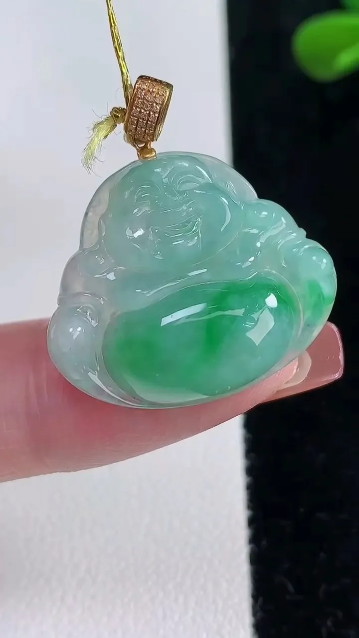 天然A货翡翠佛公吊坠，尺寸21.8-25.7-5.4，重量:4.94g
12月16日